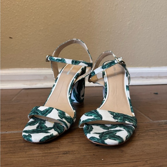 🌿 Gianni Bini Tropical Block Heel Sandals 🌿 - Picture 6 of 6